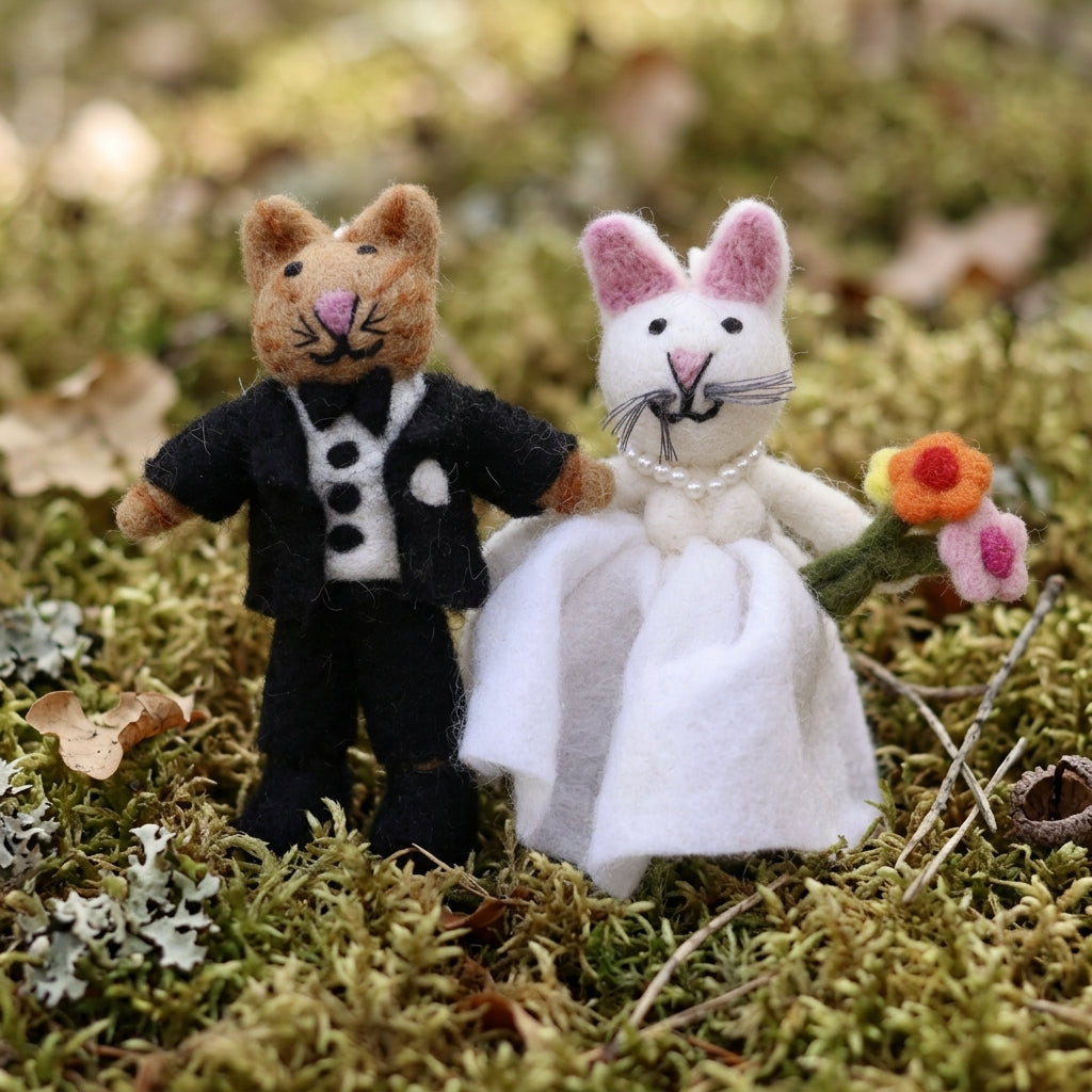 Handmade Felt Pig Couple Ornament – Wool Wedding Cat Decoration