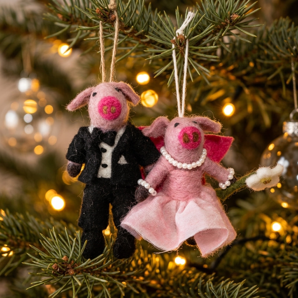Handmade Felt Pig Couple Ornament – Wool Wedding Cat Decoration